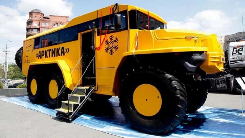 Арктический автобус от "Урал": надежный и комфортабельный транспорт для экстремальных условий